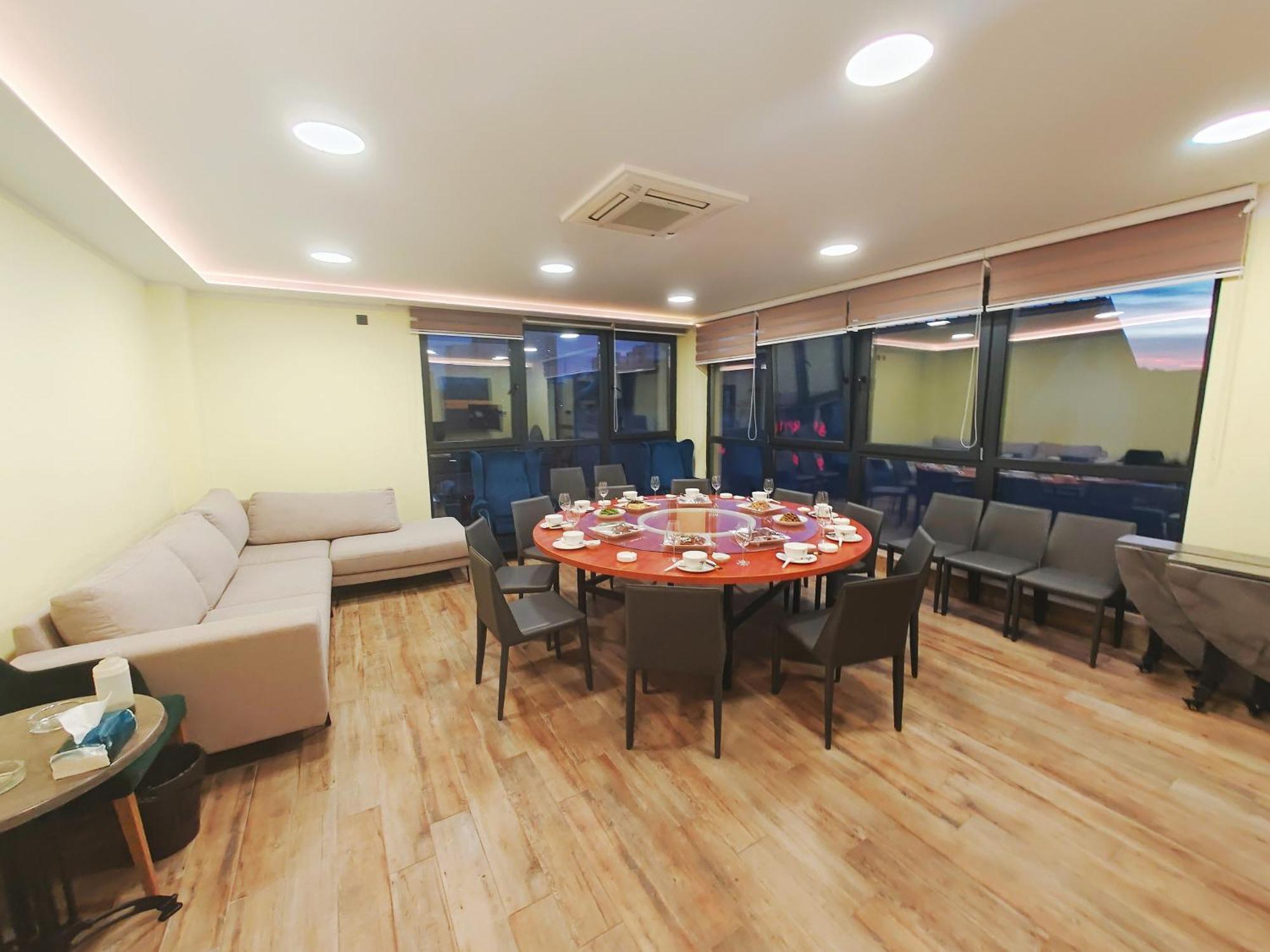 H.T Hotel 베오그라드 외부 사진